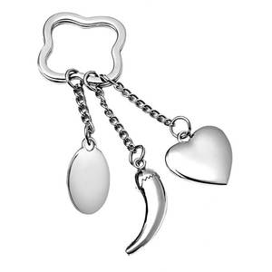 พวงกุญแจโลหะสีเงินพร้อมจี้รูปหัวใจวงรีและกรงเล็บ เครื่องรางนำโชค - Product Image 1