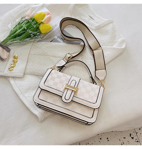 Mode dengan Tren Tas Selempang Kotak Kecil yang Simpel - Product Image 6