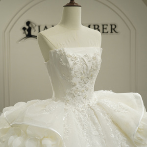 ชุดแต่งงาน GT26059 แบบมีชายกระโปรงยาวลากพื้น คอรูปหัวใจ เปิดหลัง ประดับด้วยลูกไม้ ทรงบอลกาวน์ สั่งตัดได้ - Product Image 3