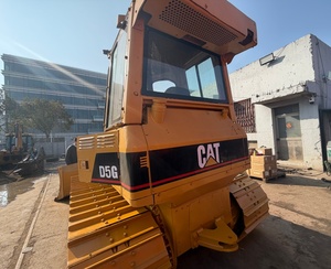 Bulldozer compact d'occasion CAT D5G, faible nombre d'heures de fonctionnement, flexible, idéal pour les projets d'ingénierie municipale et d'aménagement paysager - Product Image 5