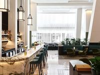 Aloft Hotels Marriott Ensembles de meubles de chambre à coucher modernes pour appartement Armoire de chambre à coucher Base de lit Tête de lit Sofa Liquidation