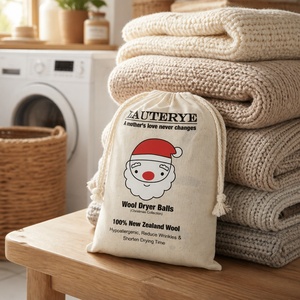 Sac en coton imprimé motif Père Noël, fait main, avec boules de séchage en laine de Nouvelle-Zélande réutilisables et adoucissantes pour le <span class=keywords><strong>linge</strong></span> - Product Image 2