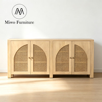 Buffet moderne en bois massif noir de style médiéval avec 4 portes, console multimédia et meuble de rangement en rotin pour salon