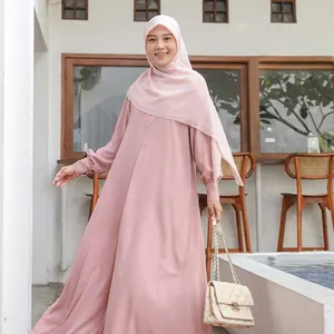 OEM/ODM Nuevo estilo Mujeres Kaftan Vestido modesto Satén Color Rosa Vestido musulmán Moda larga Abaya