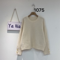 Pull en maille doux effet cachemire pour femme, col rond, manches longues, poignets boutonnés, coupe ample et oversize, idéal automne-hiver