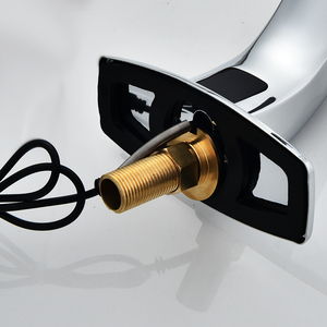 Robinet à capteur automatique de haute qualité en laiton robinet de <span class=keywords><strong>bassin</strong></span> d'<span class=keywords><strong>eau</strong></span> chaude et froide robinet de lavage des mains électrique matériau en cuivre Durable - Product Image 2