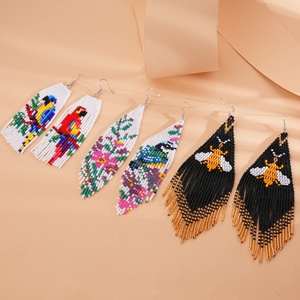 Multi Animal Designs Butterfly Bees Bird Dog Cat Snake orecchini di nappa con perline lunghe di lusso fatti a mano - Product Image 2