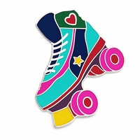 En gros personnalisé métal émail dur broches et chapeaux cool décoration patin à roulettes patinage rétro chaussure coeur charme chapeau broche badge