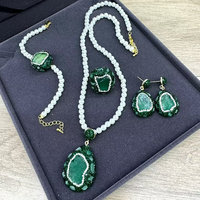 CH-LHN1951 Magnifique Collier Pendentif Carré en Pierre Naturelle Verte avec Incrustation de Cristal, Collier Breloque en Pierre, Collier de Perles, Vente en Gros