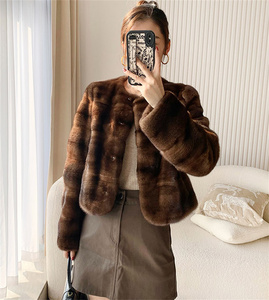 <span class=keywords><strong>Giacca</strong></span> di <span class=keywords><strong>pelliccia</strong></span> di visone marrone con collo rotondo di alta qualità per ragazze cappotto di visone bianco da donna con Design orizzontale - Product Image 3