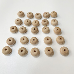 Cuentas de madera redondas de 3x3x1.6 cm de color natural para hacer pulseras - Product Image 3