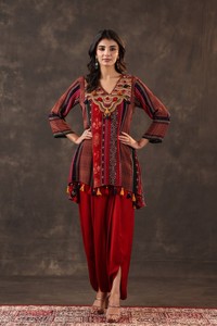 ซื้อชุดเสื้อทูนิคพิมพ์ลายแบบช่างฝีมือ พร้อมกางเกงโดติทรงเดรป ตกแต่งด้วยคอวี ชุดแฟชั่นสไตล์อินโดเวสเทิร์น - Product Image 4