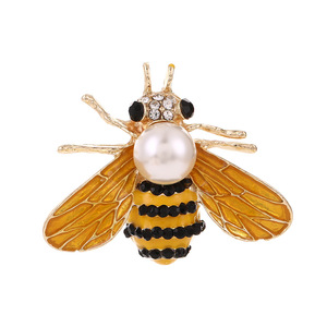 Broche en alliage d'abeille avec zircon et perle, épingle de mode pour femme, idéale pour les soirées - Product Image 5