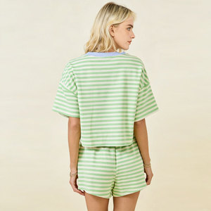 Ensemble décontracté deux pièces rayé pour femme avec logo personnalisé, épaules tombantes contrastantes et short à cordon de serrage, fabriqué par le fabricant - Product Image 6