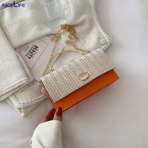 حقيبة يد نسائية عصرية جديدة للاستخدام اليومي بإغلاق رفرف ، لون خالص مغلف وسادة نمط سلسلة زخرفة التطريز دائم - Product Image 4