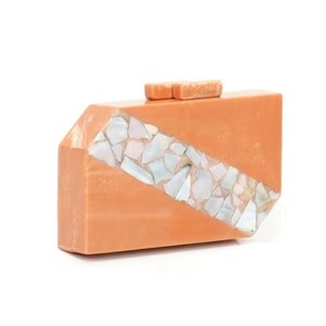 Bolso de mano de resina de alta calidad con asa de perlas y flores de cristal para mujer, ideal para fiestas, disponible para la venta. - Product Image 4