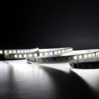 Bande LED SMD2835 Monochrome 24V 120 LED/m 8mm à Effet Pixel Chute d'Eau, Défilement et Flux, Adressable pour Décoration Intérieure