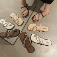 H-08 2025 pas cher style simple Flip Toe pantoufles pour femmes plage sandales plates diamant anneau croix sangle PU cuir diapositives