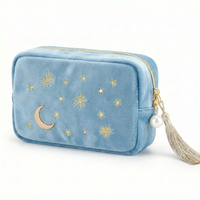 Pochette cosmétique en velours brodée sur mesure pour la vente en gros, avec fermeture éclair à pompon, étui de rangement pour maquillage, trousse de maquillage pratique