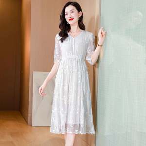 2025 Collection printemps/été élégant poids lourd brodé 100% soie col en v robe mi-longue coupe ample respirant élégant - Product Image 2