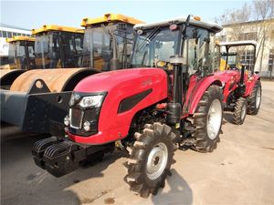 Tracteur LT404E efficace, 25,8 kW de puissance de prise de force, faible consommation de carburant, structure renforcée pour les tâches complexes - Product Image 3