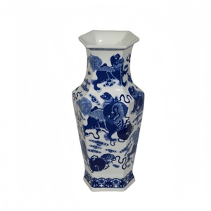 Vase de table hexagonal Art Déco en porcelaine bleue et blanche, motif Danse du Lion peint à la main, céramique chinoise exquise et durable pour la maison - Product Image 1