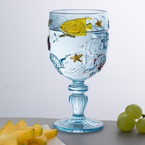 Verre à eau bleu clair peint à la main avec motif de poisson en relief, verres à boire colorés à motif monde sous-marin, tasses pour les barbecues d'été - Product Image 5