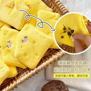 Juguete de peluche con forma de perro de queso con comida oculta, 12x11cm, juguete interactivo chirriante para masticar para perros pequeños y medianos - Product Image 1