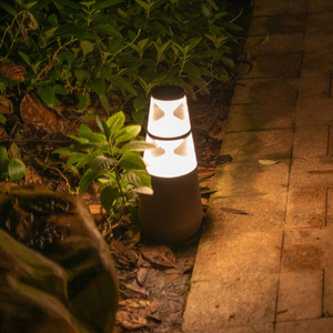 Luces Solares LED para Jardín, Iluminación Exterior Impermeable para Caminos, Diseño Geométrico Abstracto para Patio de Villa - Product Image 1