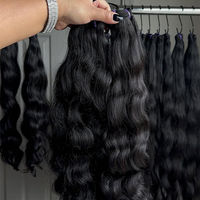 Vente en gros de cheveux bruts vietnamiens non traités, vendeurs de cheveux ondulés naturels, cheveux humains bruts alignés sur les cuticules indienne