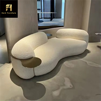 Canapé sectionnel en forme de S en velours crème de style moderne nordique avec table basse pour meubles de salon de maison ou d'hôtel pour villas