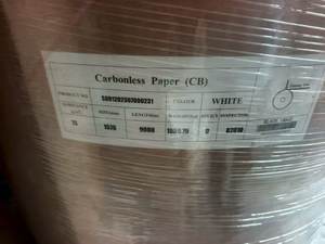 Papier autocopiant 50gsm 55gsm 75gsm 80gsm CB <span class=keywords><strong>Blanc</strong></span> CFB <span class=keywords><strong>Blanc</strong></span> CF <span class=keywords><strong>Blanc</strong></span> en <span class=keywords><strong>Noir</strong></span> Image Largeur du rouleau 1570mmx12000mtr Fabriqué en Chine - Product Image 3