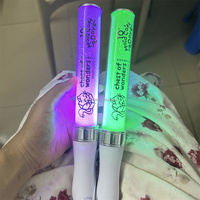 Bâton lumineux LED personnalisé avec logo 2026 pour DJ, soirée dansante, concert, remise de diplôme, Saint-Valentin