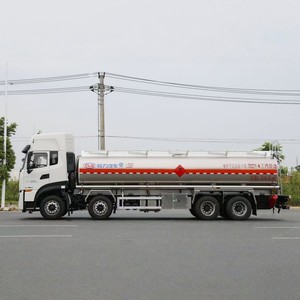 Camion-citerne diesel Dongfeng 8x4 de 30 000 L pour le transport de marchandises dangereuses et de liquides inflammables - Product Image 6