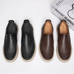 Mocassins en cuir véritable pour hommes, bout rond, à enfiler, semelle intermédiaire EVA amortie, semelle extérieure en caoutchouc, toutes saisons, chaussures robustes - Product Image 3