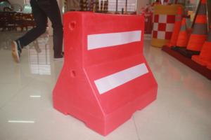 Barrera de trafico nouveau matériau barrière de trafic remplie d'eau barrière de route de circulation rotative en plastique - Product Image 2
