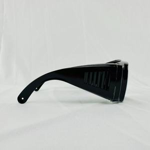 Lentilles G8 Remise spéciale quotidienne Lunettes de sécurité noires pour le soudage et l'extérieur Lentilles de <span class=keywords><strong>contact</strong></span> arc-en-ciel