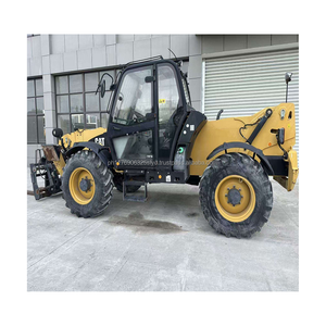 Chariot télescopique diesel CAT d'occasion TH414 4x4 tout-terrain avec pneus pneumatiques, commande en position debout, mât à trois sections et déplaceur latéral hydraulique - Product Image 1