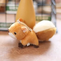 Peluche super douce en forme d'écureuil de dessin animé avec grande queue, porte-clés décoratif suspendu pour anniversaire