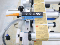 Machines d'étiquetage semi-automatiques de table rotatives à double face pour tubes plats, bouteilles hexagonales en PET, bouteilles carrées en verre, haute rigidité
