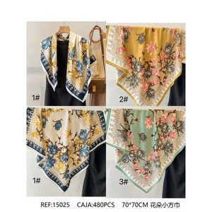 Foulard Quadrato Floreale 70x70cm Stampato, Accessorio Moda Donna - Product Image 3