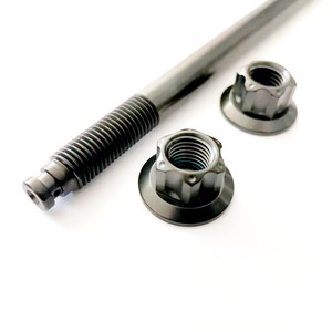 Axe de roue avant universel en titane noir Gr5 M12 modifié pour moto avec 2 écrous - Product Image 3