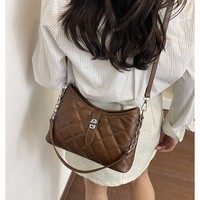 Sac à bandoulière matelassé élégant en PU pour femme avec chaîne métallique, double usage, sac à main vintage à fermoir tournant, couleur unie