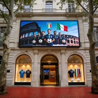 Écran publicitaire LED P3.9 de 229 pouces pour les matchs de football de l'équipe d'Italie, articles essentiels pour les besoins quotidiens, magasin spécialisé