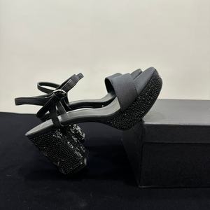 Zapatos de Mujer de Alta Calidad, Modernos y Vanguardistas, Tacón Grueso con Pedrería, Goma Antideslizante, Lujo Discreto, Marca CC - Product Image 3