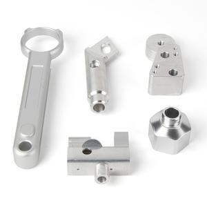 Fabrication sur mesure OEM de petites pièces usinées CNC pour le brochage, le pliage et l'estampage de tôles en acier inoxydable - Product Image 1