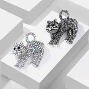 Encantador esmalte Pin mujer lujo hombres diseñador bufanda cristal gato esmalte gran marca de lujo broche de ganchillo para mujeres niñas - Product Image 2