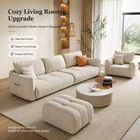Canapé sectionnel capitonné crème, fauteuil et ottoman, ensemble de sièges spacieux et doux, style minimaliste, luxe moderne pour la maison