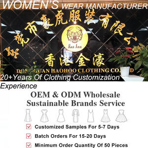 فستان زفاف مخصص لوصيفات العروس بياقة على شكل V من التول الوردي ذو نسيج محبب ومتعدد الطبقات أنيق بطول متوسط - Product Image 2