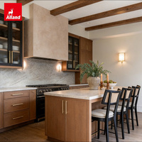 Armoires de cuisine sur mesure en noyer moderne texturé et chaleureux Alland Structural pour projets résidentiels de villas